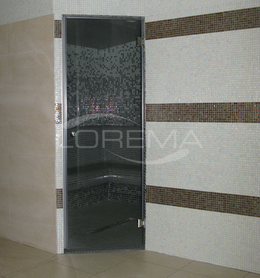 Parní sauna bylinná vybavena automatickým dávkováním aroma, osvětlení LED barevné a bílé, nerezový odtokový žlab