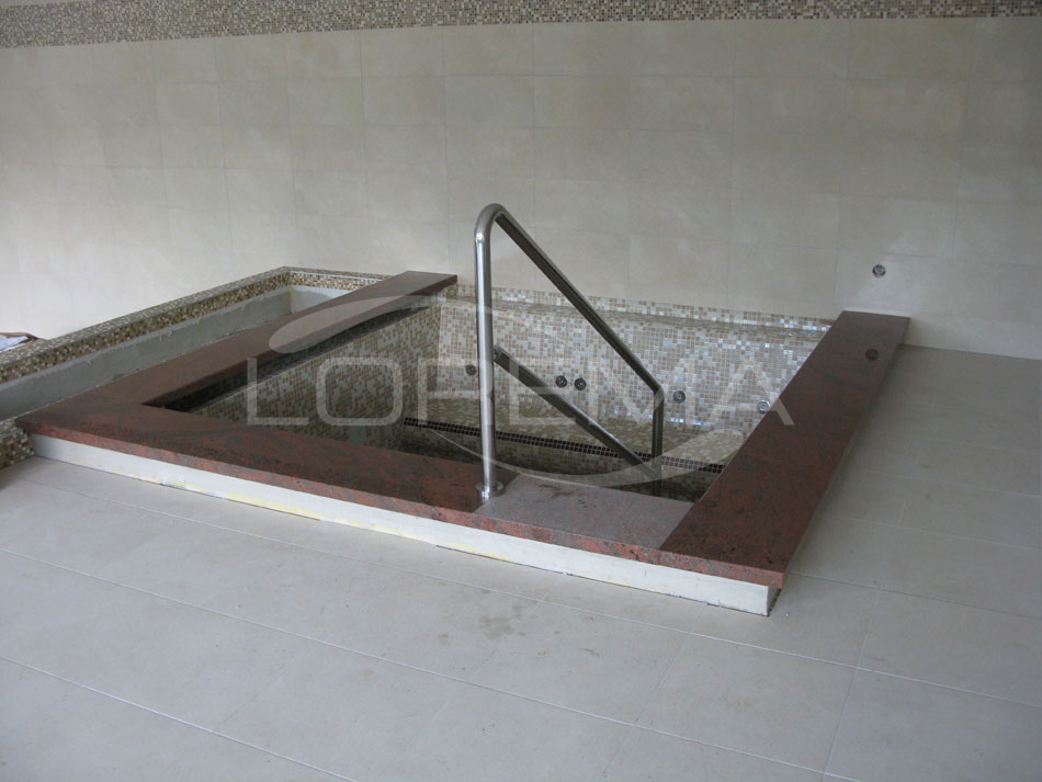 SPA masážní bazének zděný, obklad mozaika Ezarri, zakázková výroba dle požadavků investora