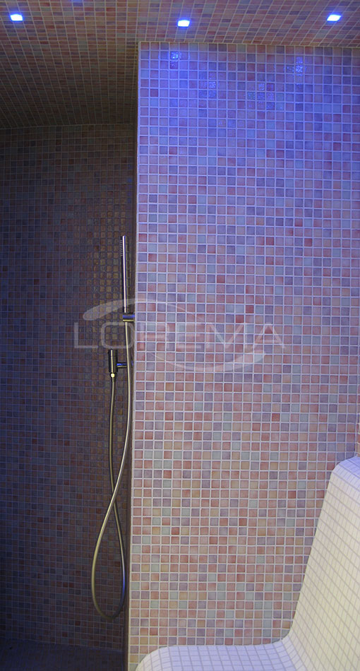 Sprcha slouží k ochlazení a současně hygienickému oplachu lavic
