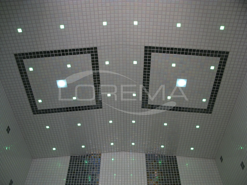 Parní sauna stropní LED RGB osvětlení se změnou barev (automatická i ruční), osvětlení zapnuto