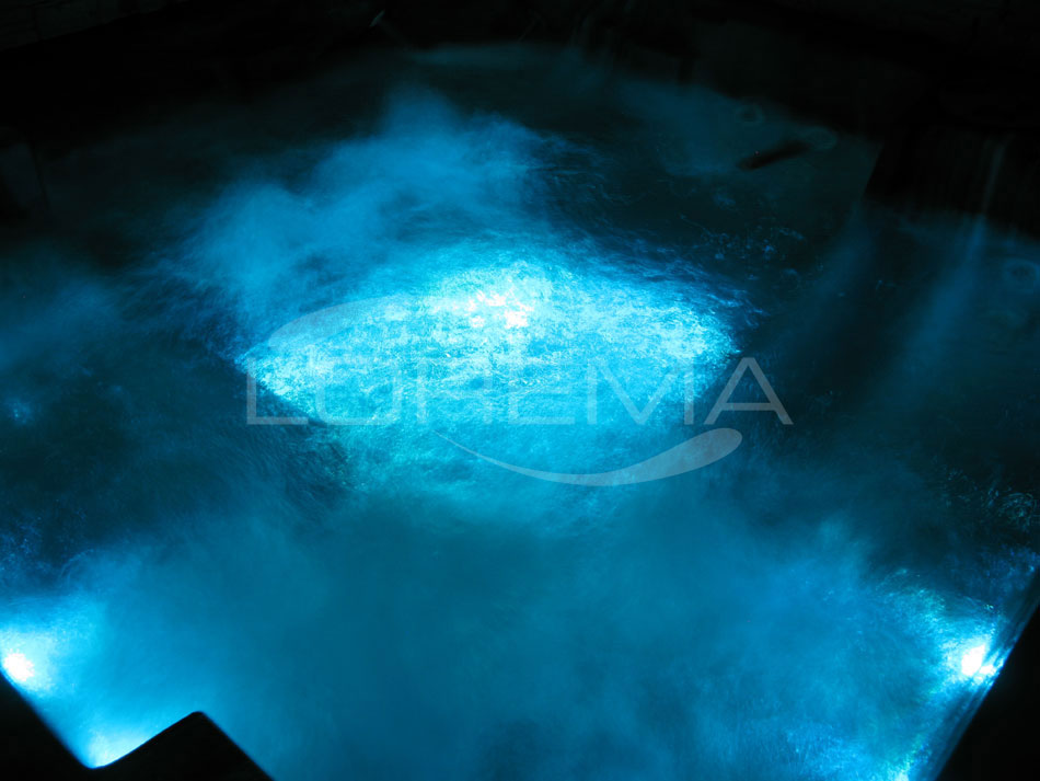 Masážní bazének s LED RGB bodovým podvodním osvětlením s automatickou změnou barvy s možností volby vybrané barvy