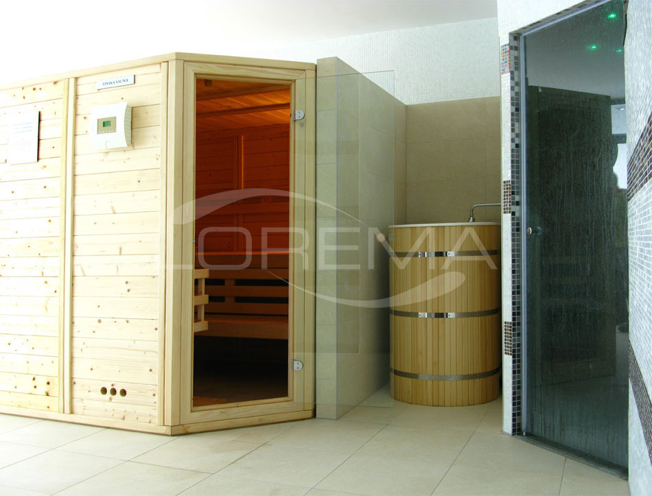 Finská sauna S-4 200x200cm, rohový vstup, digitální programovatelná regulace, kamna 8kW
