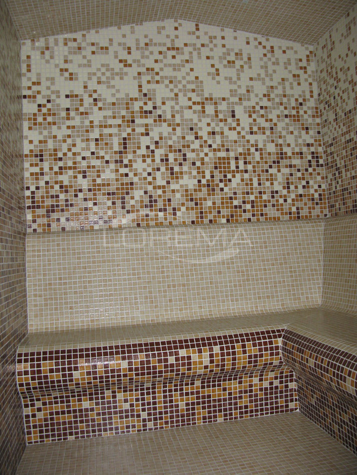 Parní sauna vnitřní obklad Ezarri podlaha 2596-B Anti, sedáky Degradados Marrón-2504-a-2596-b, svislé stěny Degradados Marrón, strop 2596-b