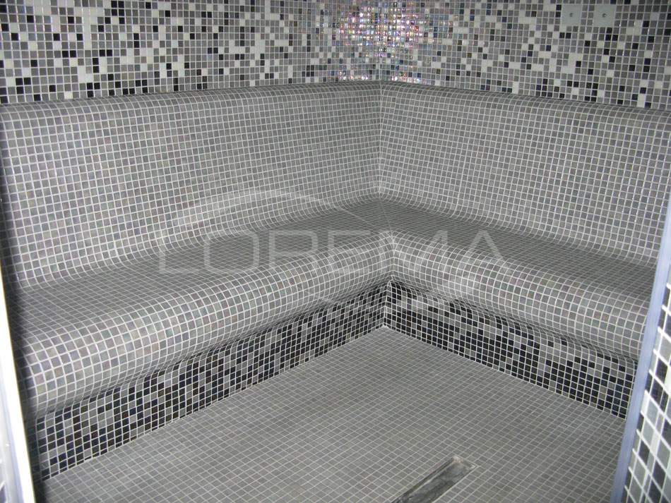 Herbal steam sauna 2,4x2m. Tiling Ezarri, floor Cuarzo Antislip, seats Degradados Pop, vertical walls Degradados Pop, ceiling Cuarzo